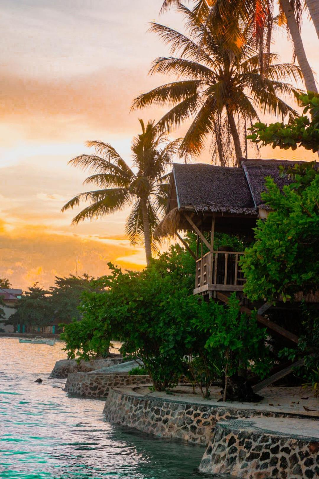 Patrick'S On The Beach Resort General Luna  Exterior photo